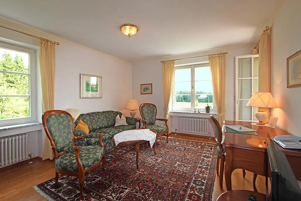 Apartment Gaestehaus Schloss Kronburg